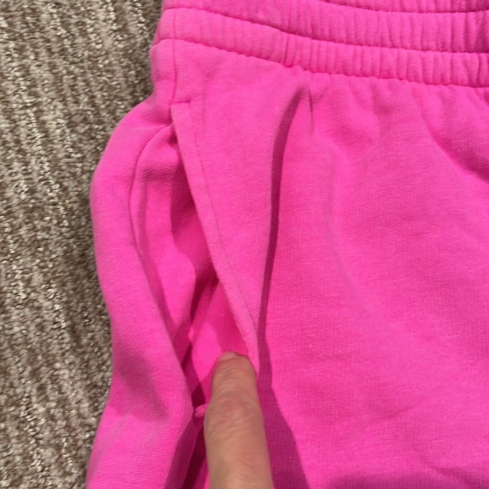 PINK - Picture 4 of 9